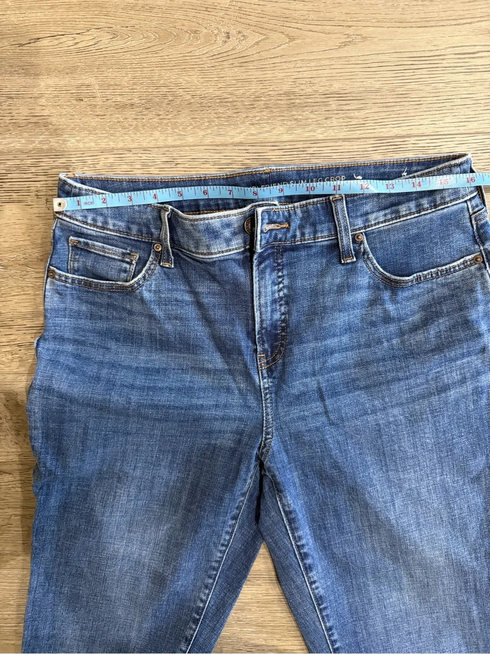 Chico's Cropped Girlfriend slim leg Jeans in Medium Blue